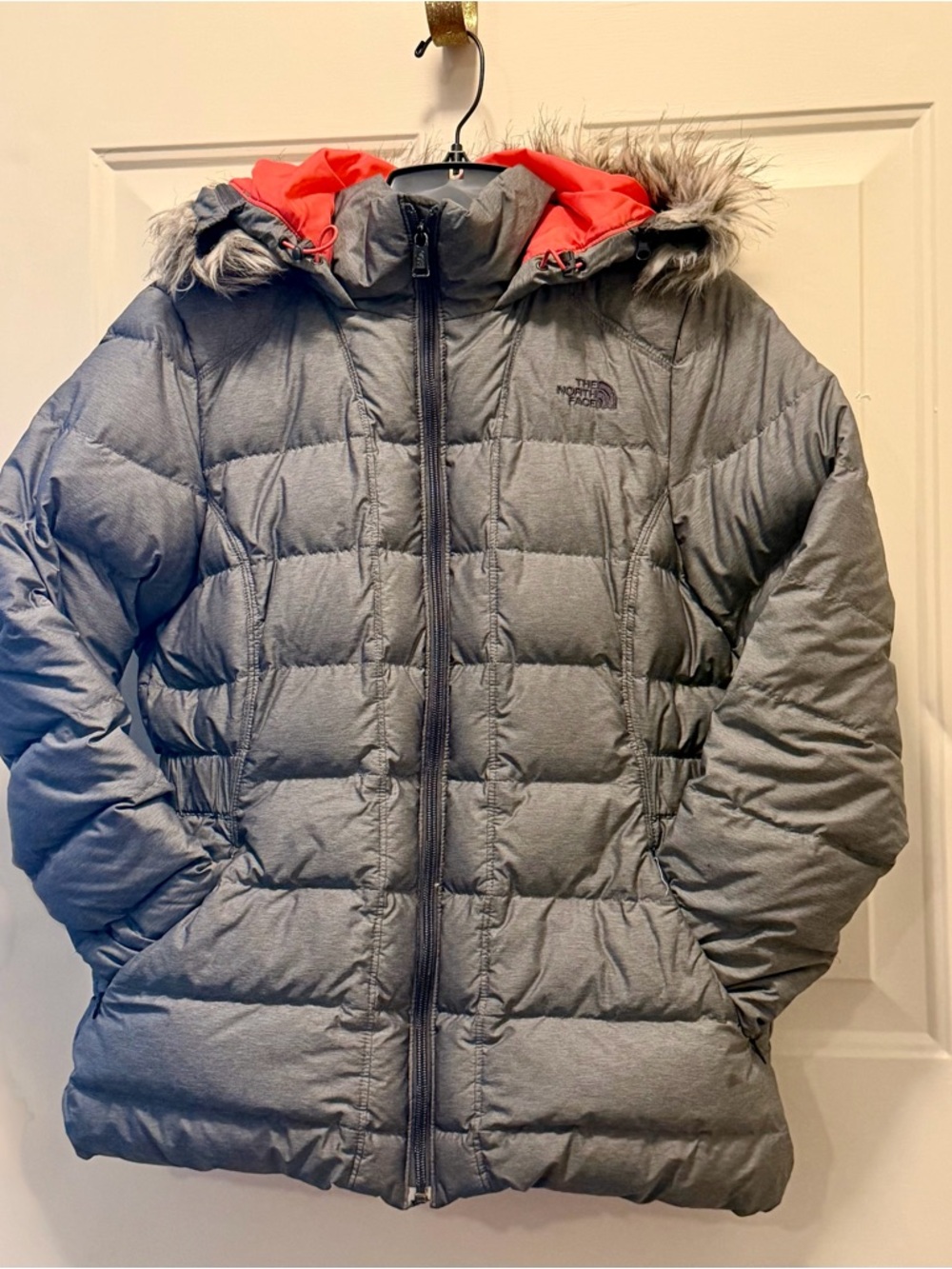 The North Face Gray Puffer Jacket with Coral Hood Lining and Faux Fur Trim, M